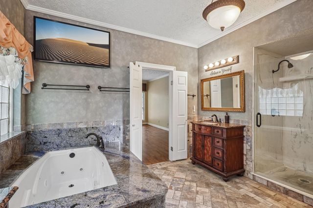 907 Remington Court, Friendswood, TX 77546
