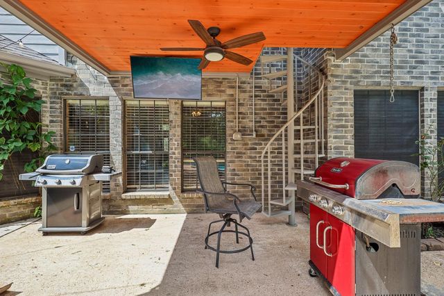 907 Remington Court, Friendswood, TX 77546