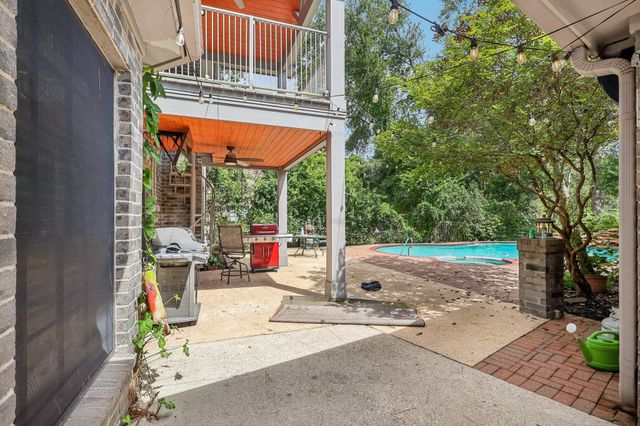 907 Remington Court, Friendswood, TX 77546