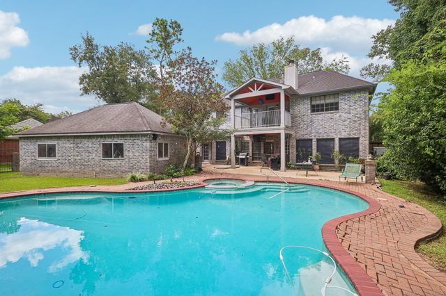 907 Remington Court, Friendswood, TX 77546