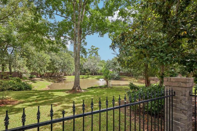 907 Remington Court, Friendswood, TX 77546