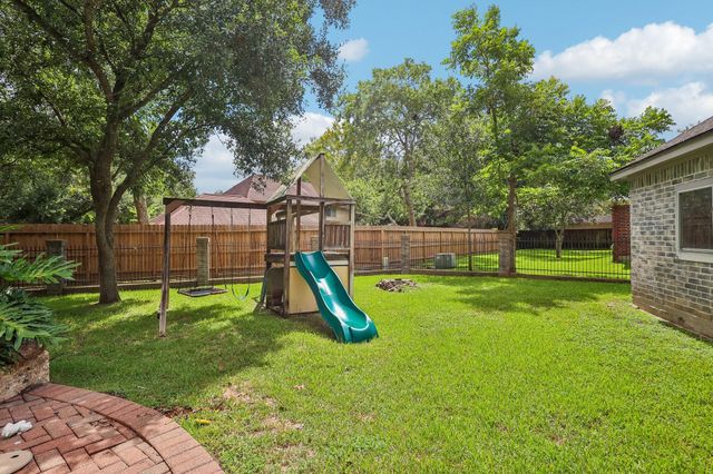 907 Remington Court, Friendswood, TX 77546