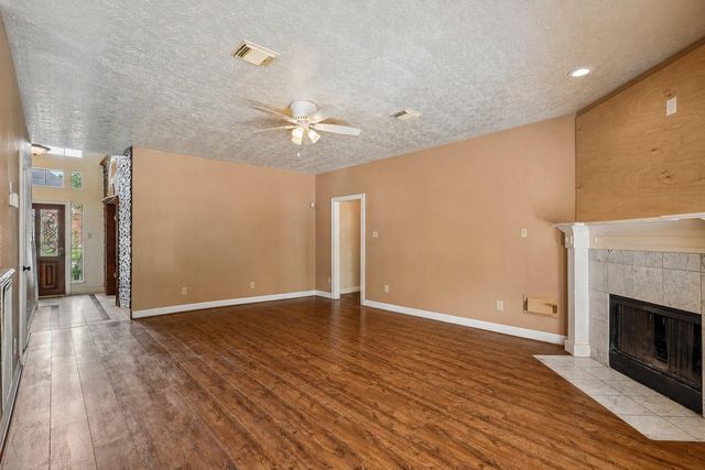 907 Remington Court, Friendswood, TX 77546