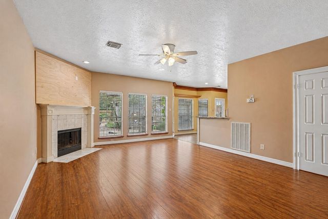 907 Remington Court, Friendswood, TX 77546