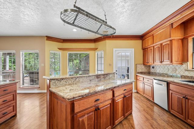 907 Remington Court, Friendswood, TX 77546