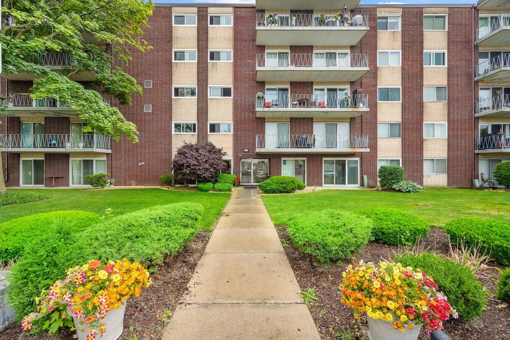2900 MAPLE Avenue 4A, Downers Grove, IL 60515