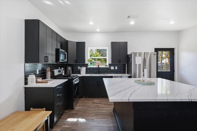 902 N Spring Street, Grand Saline, TX 75140