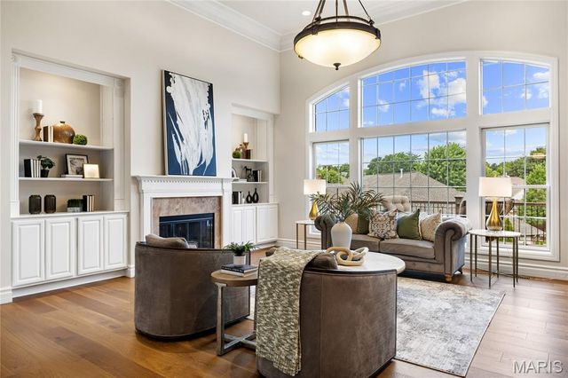 259 Meadowbrook Country Club Estate, Ballwin, MO 63011