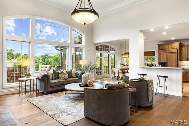 259 Meadowbrook Country Club Estate, Ballwin, MO 63011