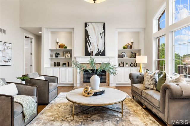259 Meadowbrook Country Club Estate, Ballwin, MO 63011