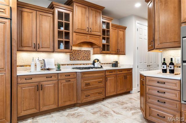 259 Meadowbrook Country Club Estate, Ballwin, MO 63011