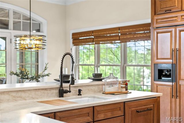 259 Meadowbrook Country Club Estate, Ballwin, MO 63011
