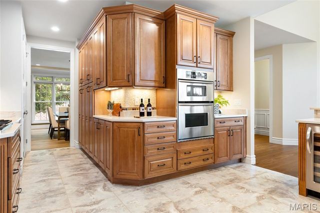 259 Meadowbrook Country Club Estate, Ballwin, MO 63011