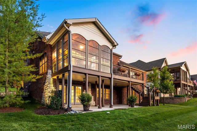259 Meadowbrook Country Club Estate, Ballwin, MO 63011