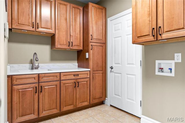 259 Meadowbrook Country Club Estate, Ballwin, MO 63011