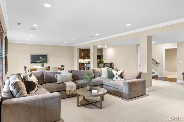 259 Meadowbrook Country Club Estate, Ballwin, MO 63011
