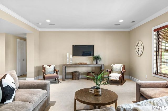 259 Meadowbrook Country Club Estate, Ballwin, MO 63011