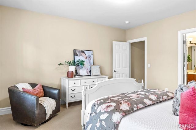 259 Meadowbrook Country Club Estate, Ballwin, MO 63011