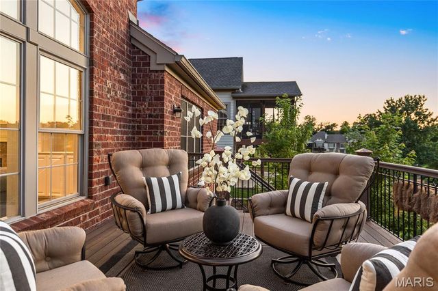 259 Meadowbrook Country Club Estate, Ballwin, MO 63011