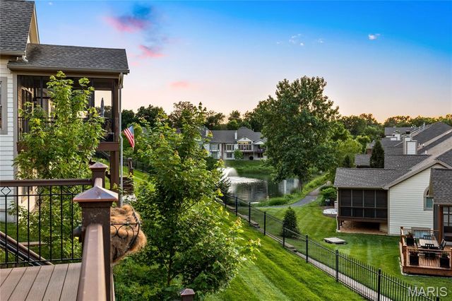 259 Meadowbrook Country Club Estate, Ballwin, MO 63011