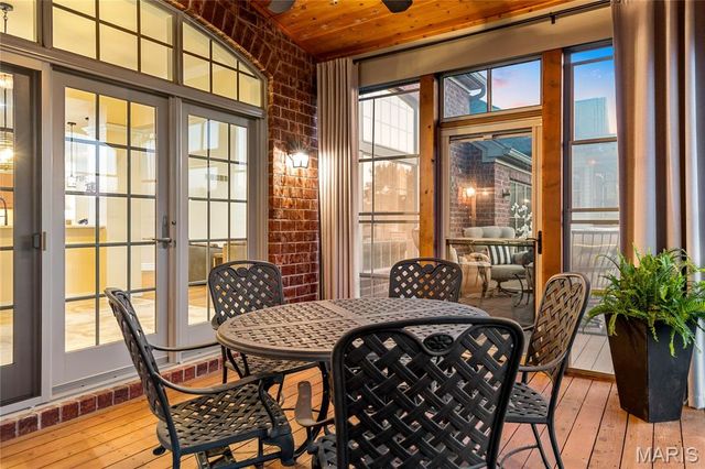 259 Meadowbrook Country Club Estate, Ballwin, MO 63011