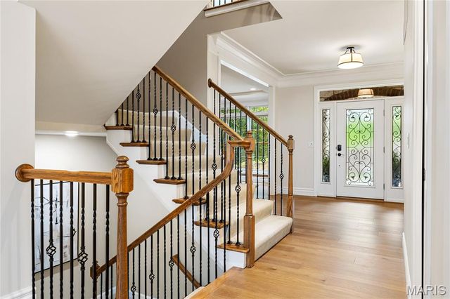 259 Meadowbrook Country Club Estate, Ballwin, MO 63011