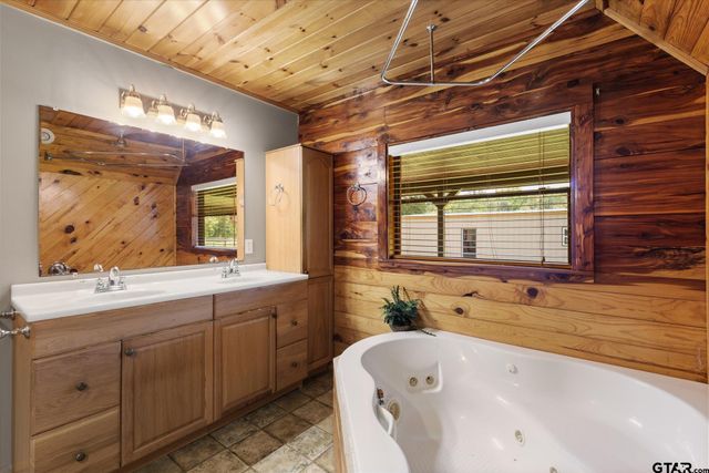 124 Loblolly Rd, Gilmer, TX 75645