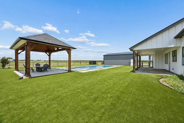 9224 County Road 592, Nevada, TX 75173