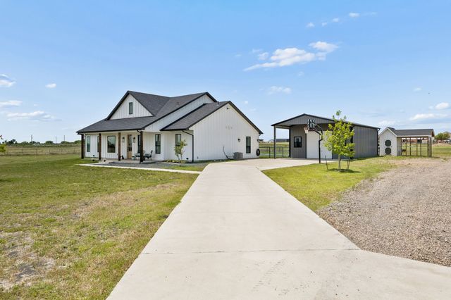 9224 County Road 592, Nevada, TX 75173
