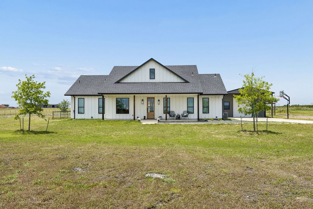 9224 County Road 592, Nevada, TX 75173