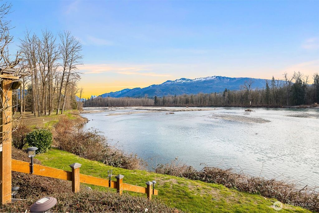 1122 Dyer Road, Sultan, WA 98294