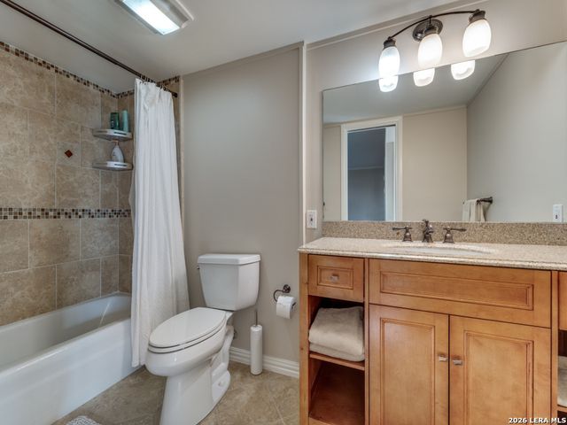 2513 Colleen Dr, Canyon Lake, TX 78133