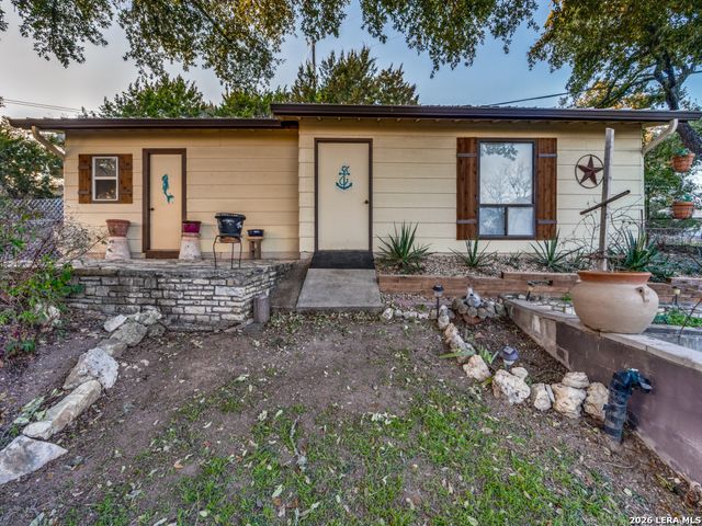 2513 Colleen Dr, Canyon Lake, TX 78133