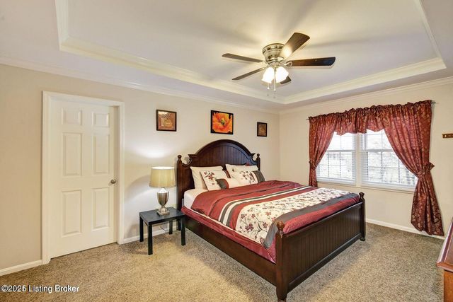 1102 Blackthorn Rd, Louisville, KY 40299