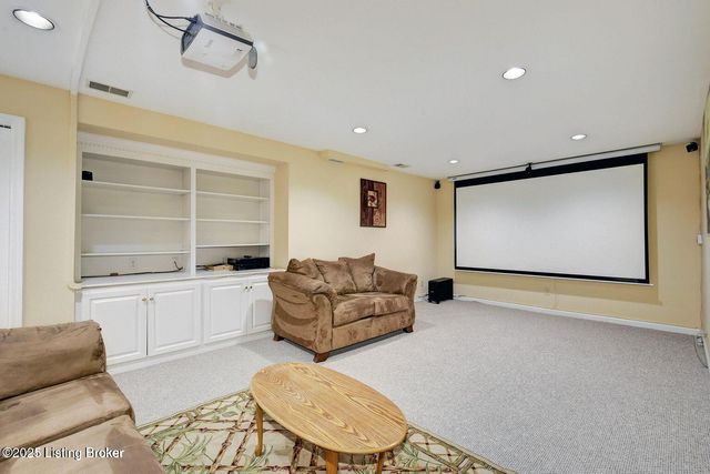 1102 Blackthorn Rd, Louisville, KY 40299