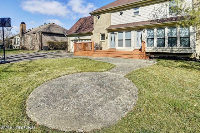 1102 Blackthorn Rd, Louisville, KY 40299