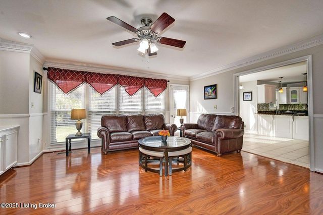 1102 Blackthorn Rd, Louisville, KY 40299