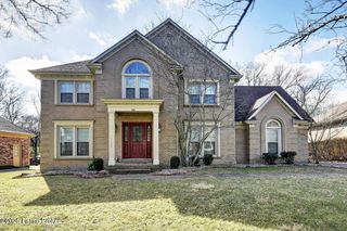 1102 Blackthorn Rd, Louisville, KY 40299