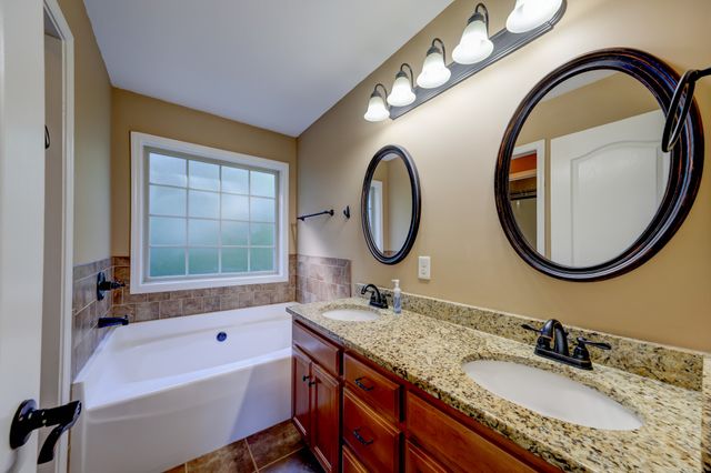 2720 Arthurs Ct, Clarksville, TN 37040