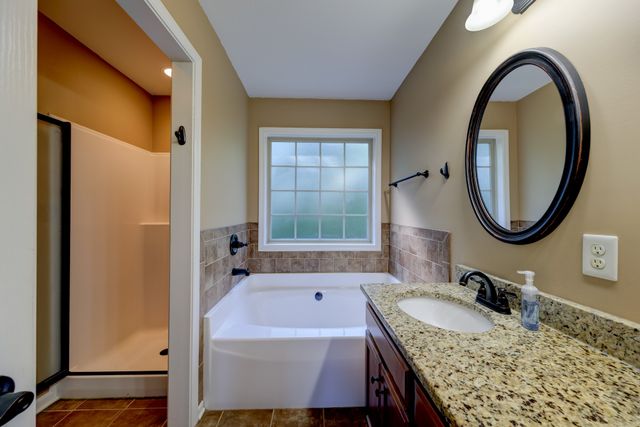 2720 Arthurs Ct, Clarksville, TN 37040