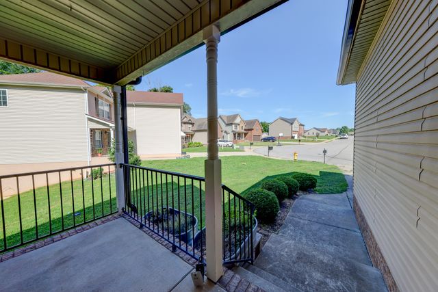 2720 Arthurs Ct, Clarksville, TN 37040