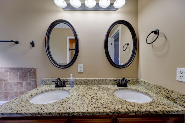 2720 Arthurs Ct, Clarksville, TN 37040