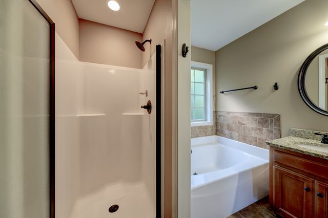 2720 Arthurs Ct, Clarksville, TN 37040