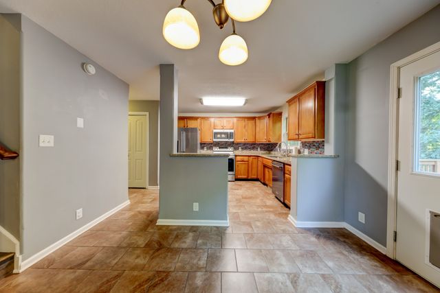 2720 Arthurs Ct, Clarksville, TN 37040
