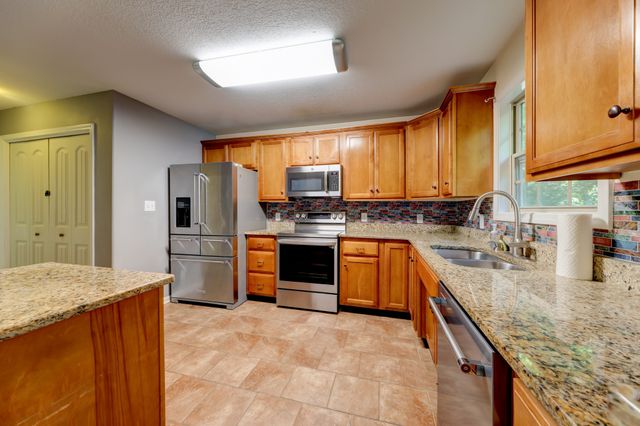 2720 Arthurs Ct, Clarksville, TN 37040