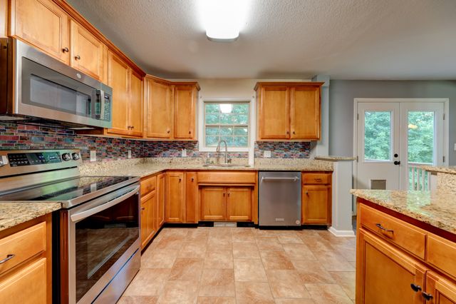 2720 Arthurs Ct, Clarksville, TN 37040