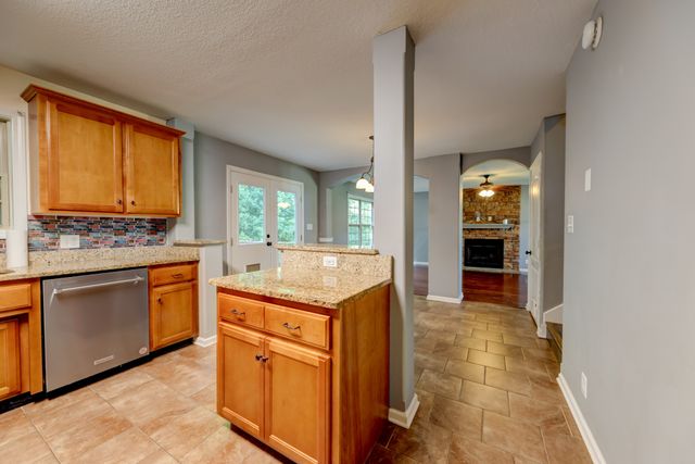 2720 Arthurs Ct, Clarksville, TN 37040