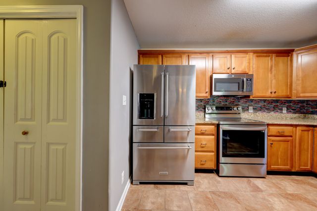 2720 Arthurs Ct, Clarksville, TN 37040