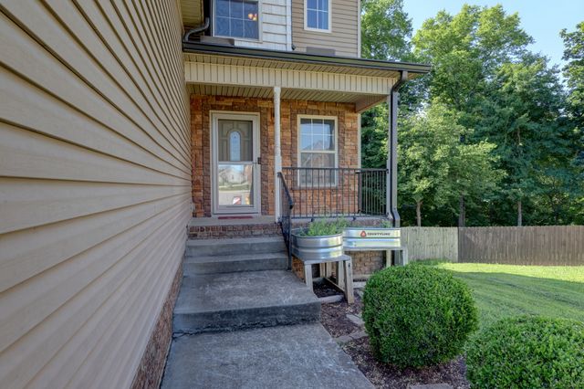 2720 Arthurs Ct, Clarksville, TN 37040