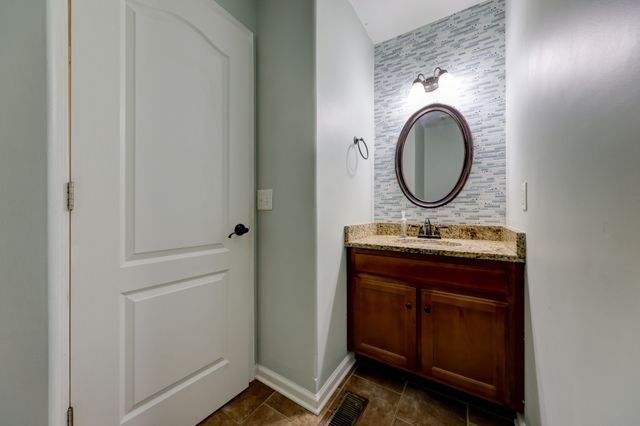 2720 Arthurs Ct, Clarksville, TN 37040